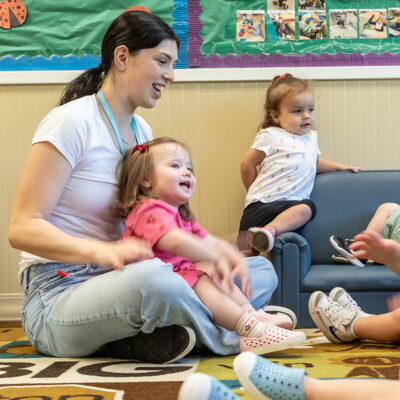 Teacher on the carpet with toddler class